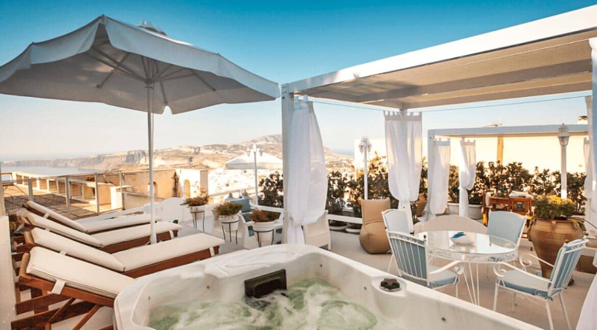 2-Luxury-houses-for-sale-in-Santorini-Firostefani-18