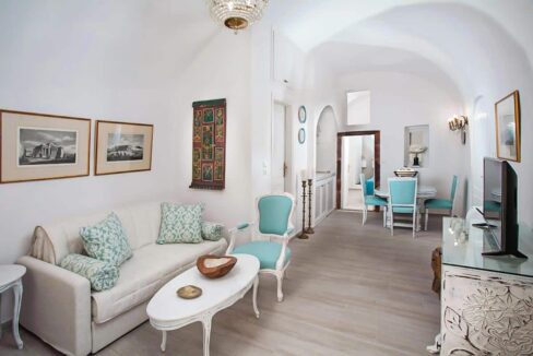 2-Luxury-houses-for-sale-in-Santorini-Firostefani-23