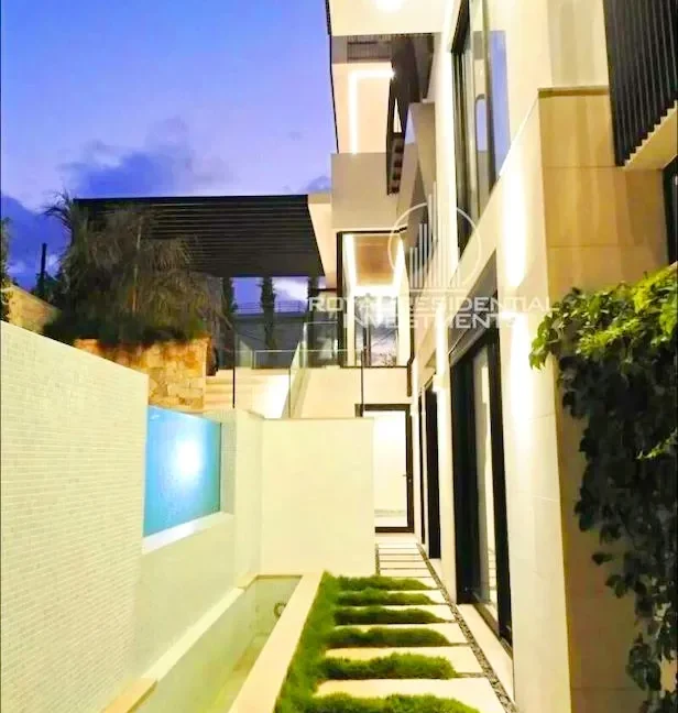 Luxurious Detached House for Sale in Voula South Athens 13